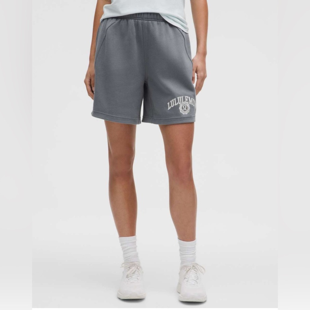 Lululemon Scuba Mid-Rise Oversized Short 7" *Graphic Solar grey size large